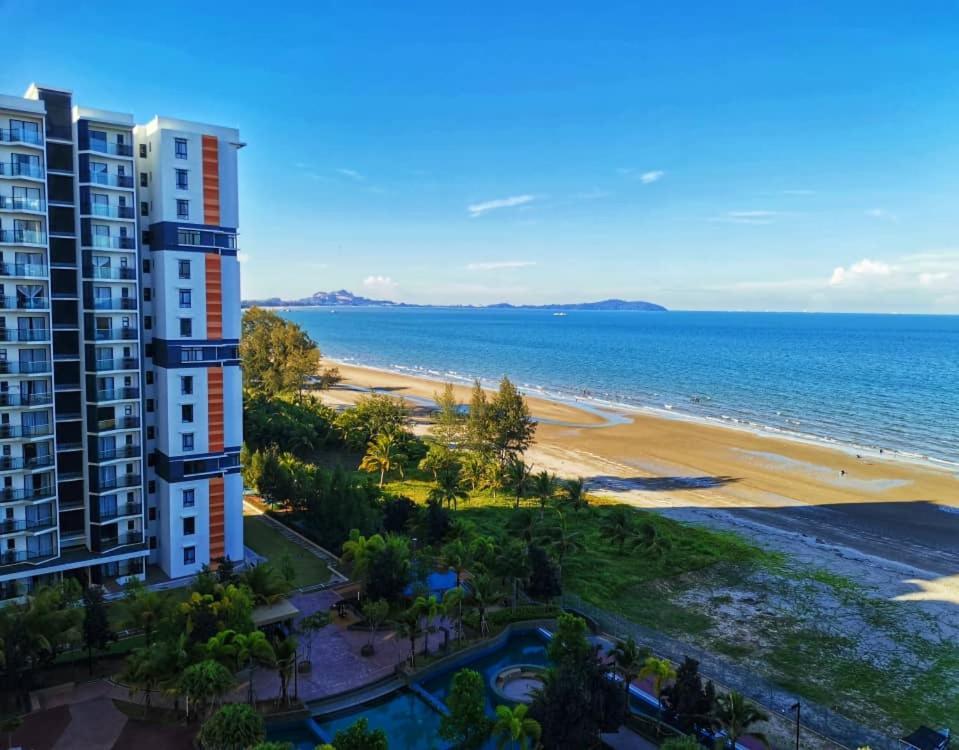 Timurbay Seafront Holiday Pool & Seaview Kuantan Bagian luar foto