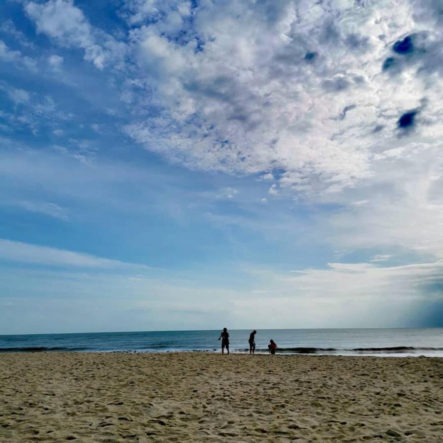 Timurbay Seafront Holiday Pool & Seaview Kuantan Bagian luar foto