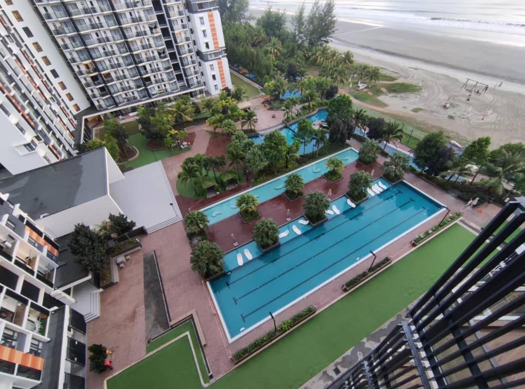 Timurbay Seafront Holiday Pool & Seaview Kuantan Bagian luar foto